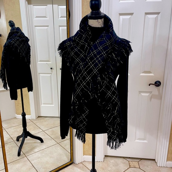 Pashmina, Wrap, Scarf Stunning Black & Gold Metallic - Picture 6 of 10